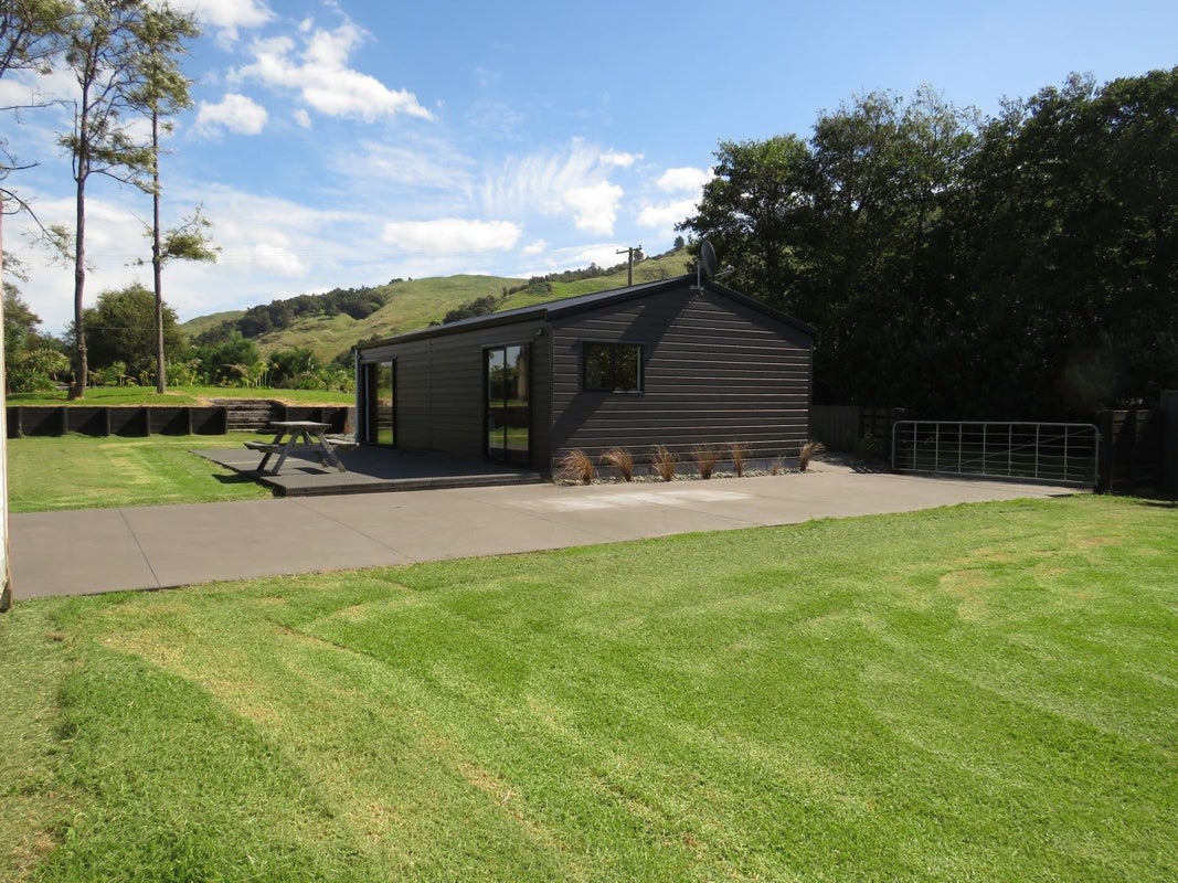 15 Blakes Approach, Mahia - Carousel 1