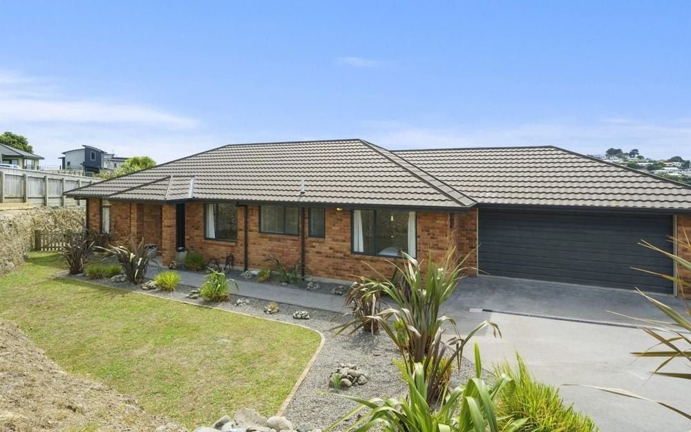 22 Aotea Drive, Aotea, Porirua - Carousel 1