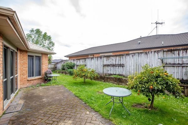 1 Grasmere Court, Huntington, Hamilton - Carousel 13