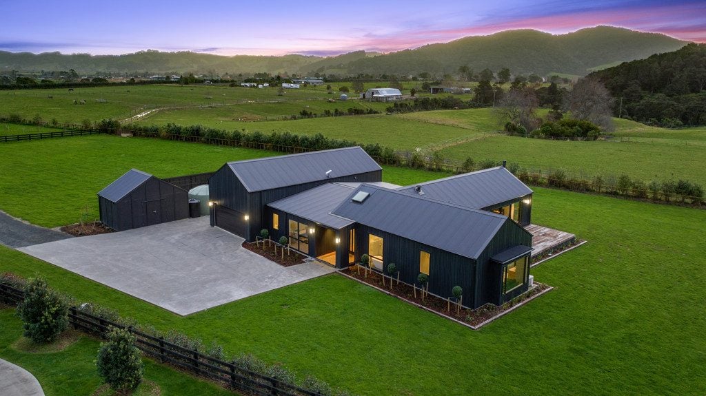 4 Rossbern Lane, Papakura - Carousel 1