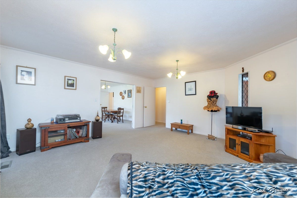 66 McParland Street, Elderslea, Upper Hutt - Carousel 2