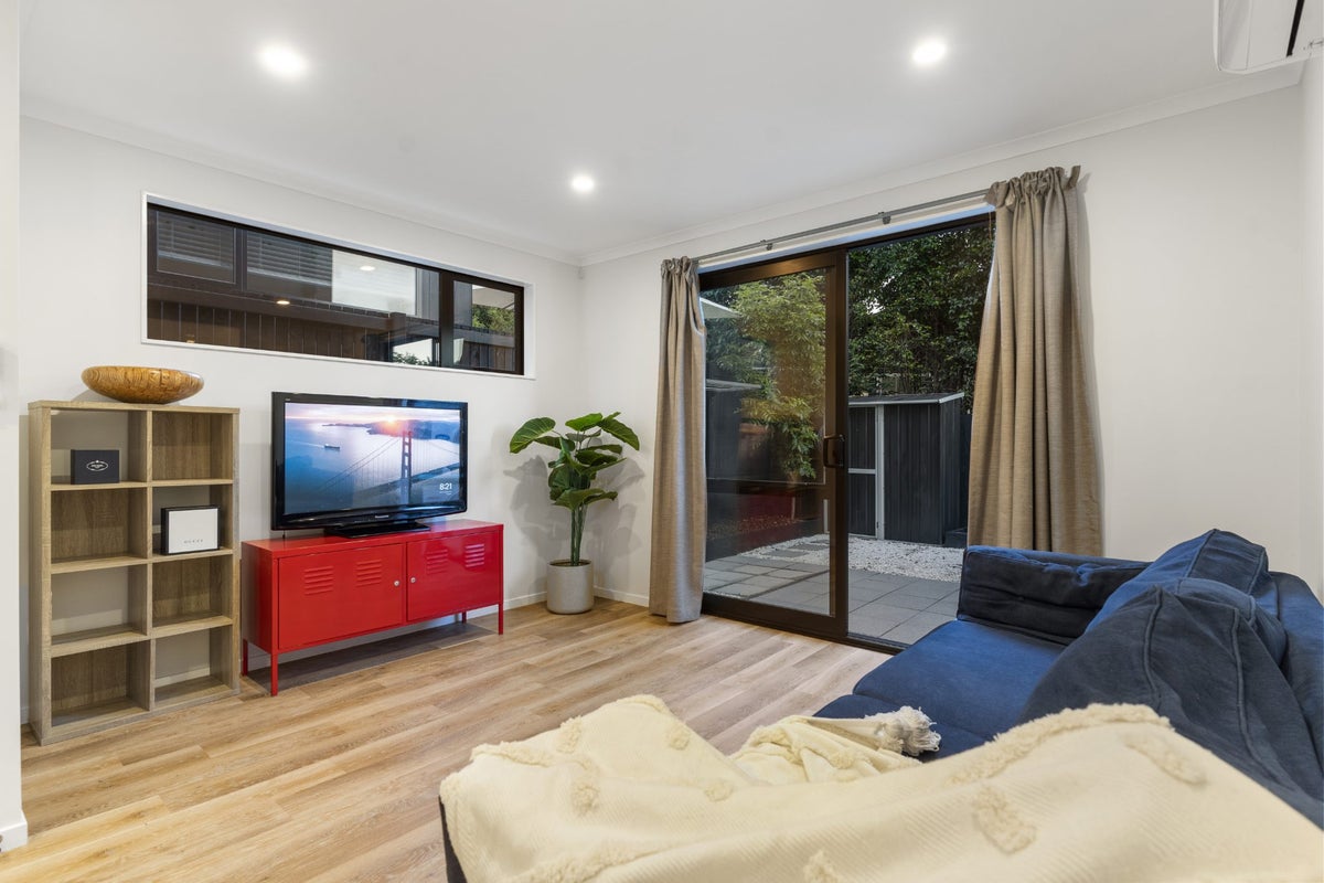 26 Wharara Lane, Massey, Auckland - Carousel 2