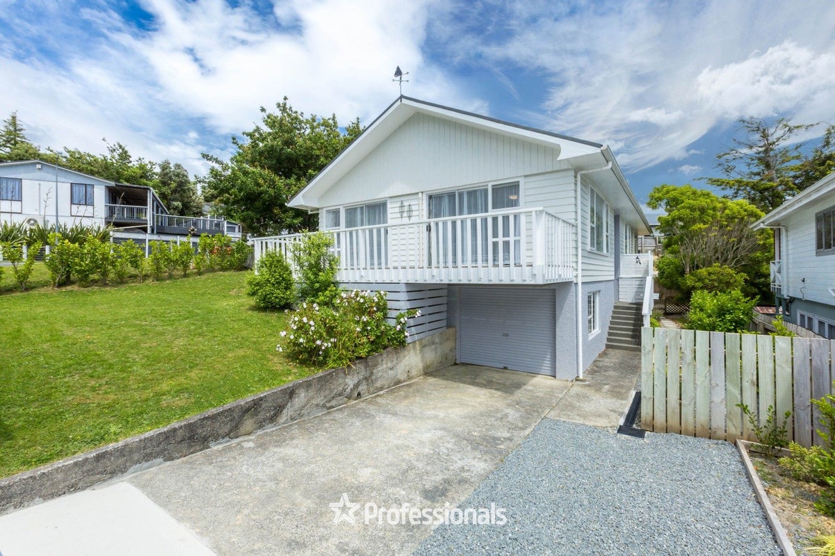 8 Robson Street, Stokes Valley, Lower Hutt - Carousel 1