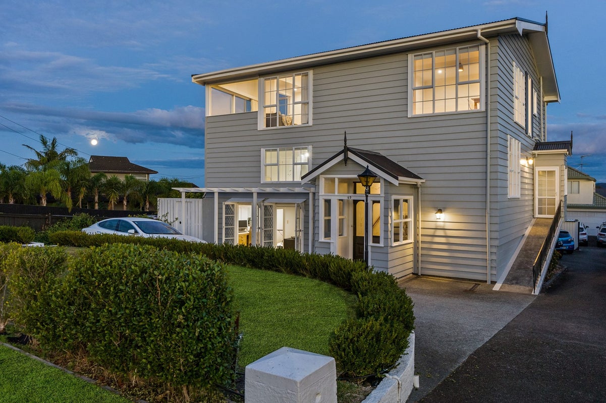 2/49 Litten Road, Cockle Bay, Auckland - Carousel 1