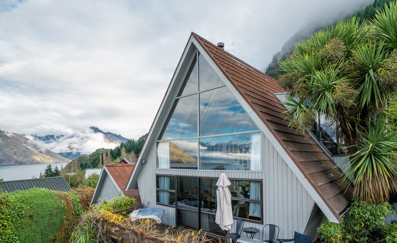53 Arawata Terrace, Sunshine Bay, Queenstown - Carousel 1