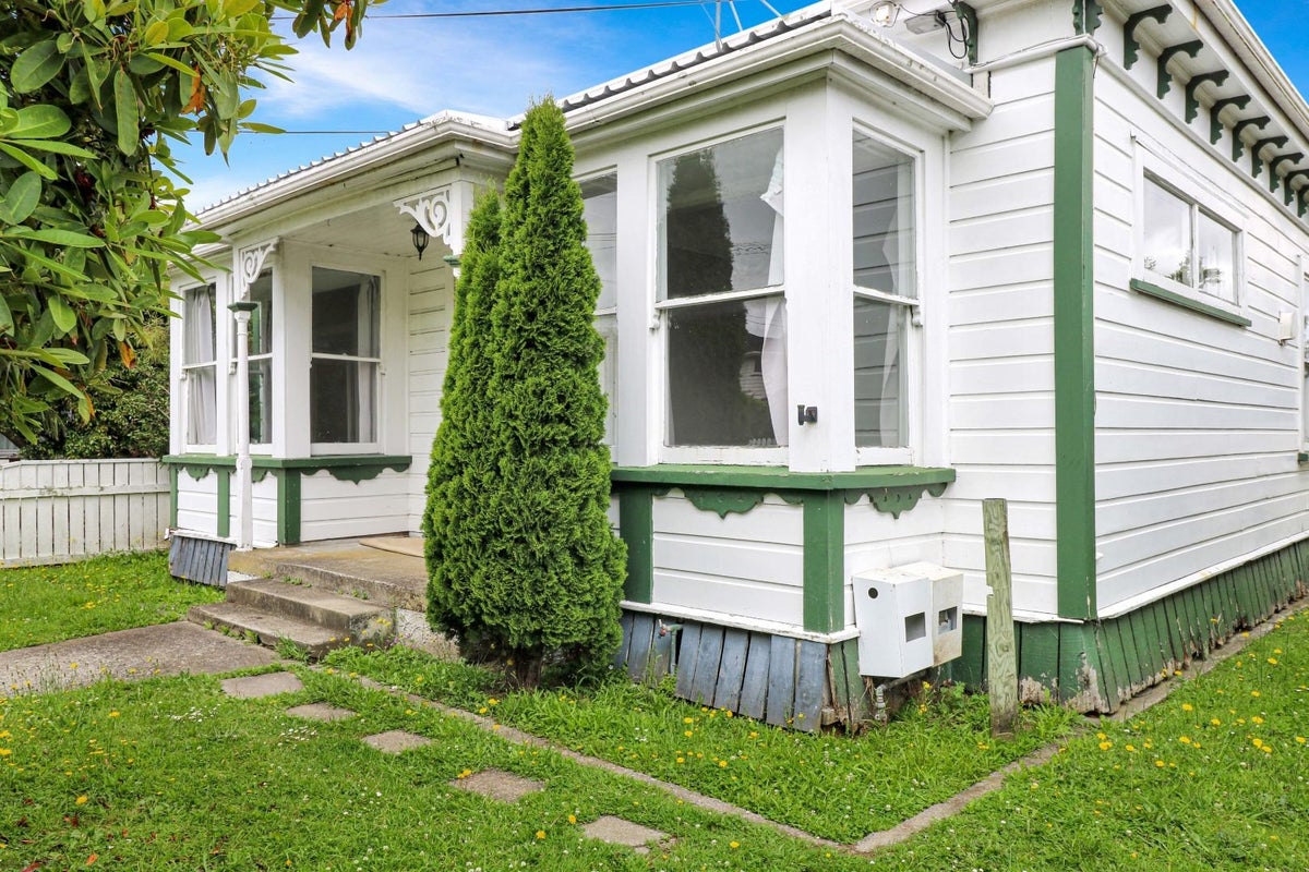 1/29 Fairfield Avenue, Fairfield, Lower Hutt - Carousel 2