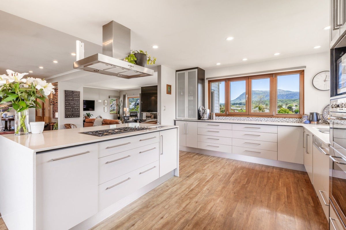7 Wilkes Way, Waikawa, Picton - Carousel 2