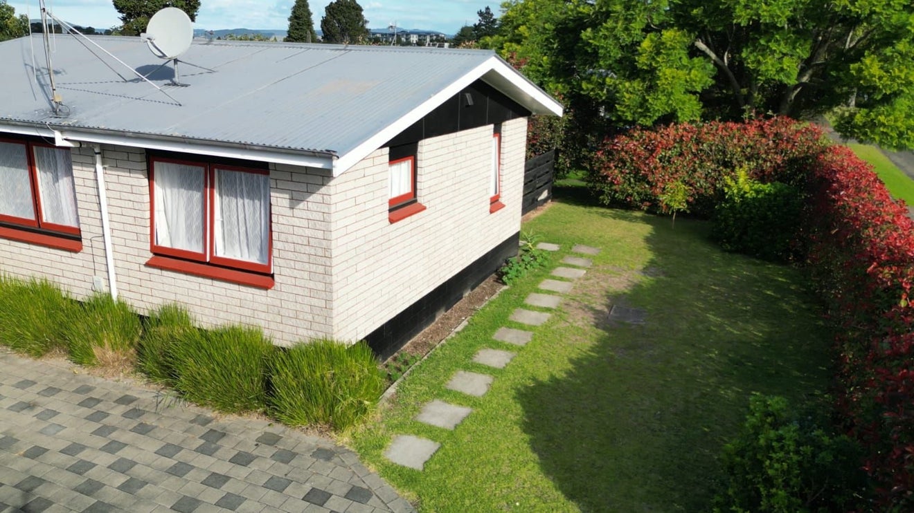 7 Lorna Place, Brookfield, Tauranga - Carousel 13