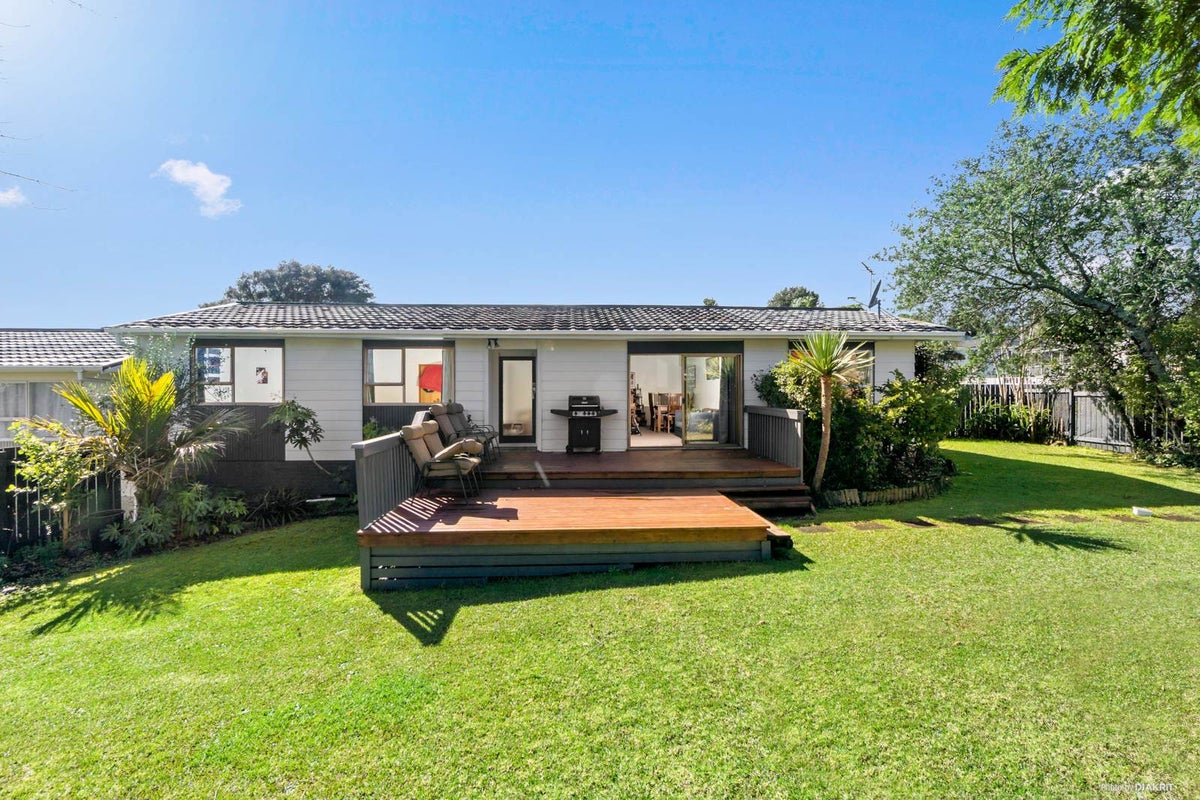 19 Waari Avenue, Sunnyvale, Auckland - Carousel 1