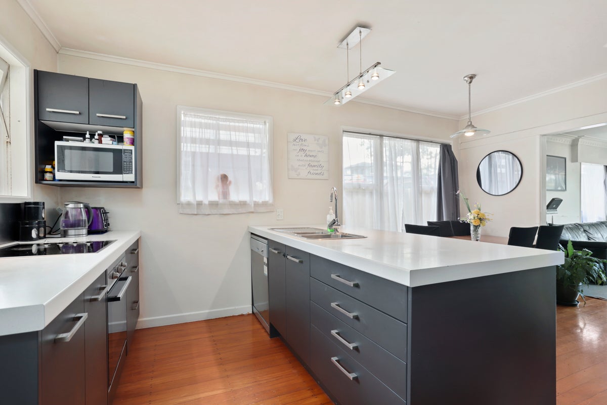 57 Connaught Street, Blockhouse Bay, Auckland - Carousel 2