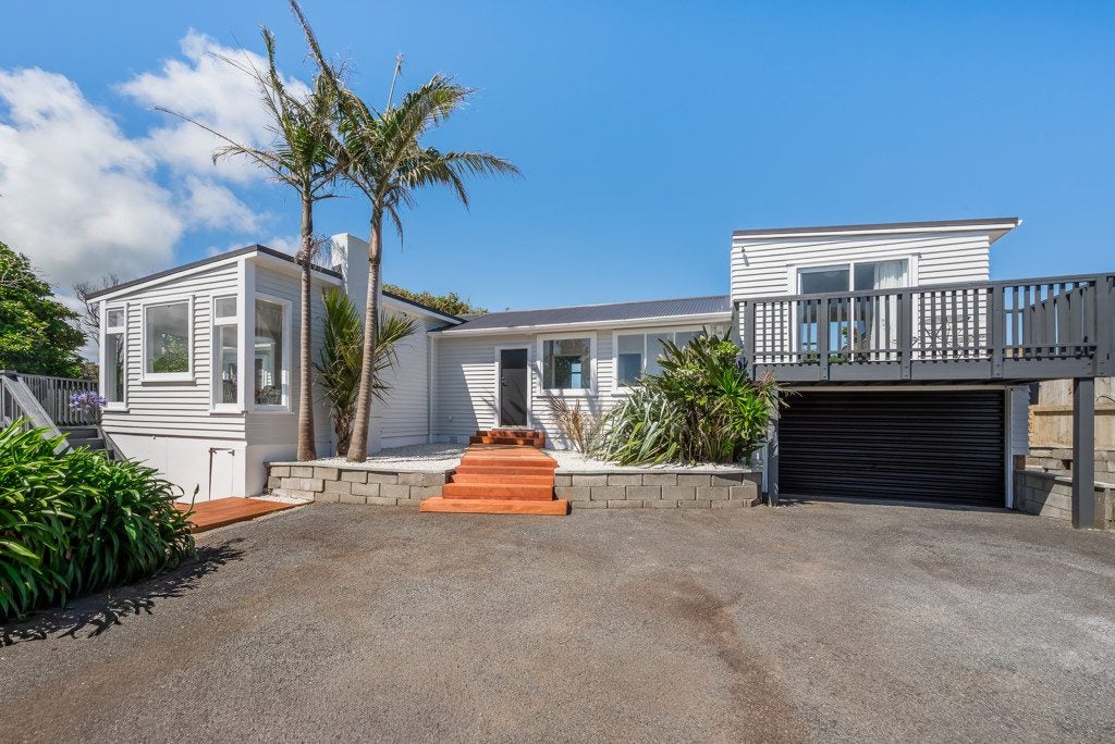 14 Kowhai Grove, Raumati Beach, Paraparaumu - Carousel 1