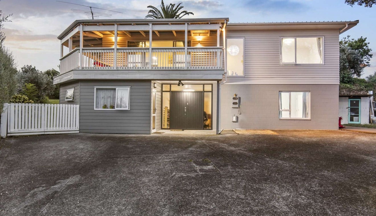 18 Dunstall Place, Mangere Bridge, Auckland - Carousel 1