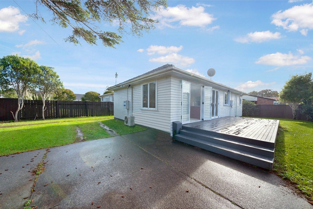 79 Godley Road, Green Bay, Auckland - Carousel 1