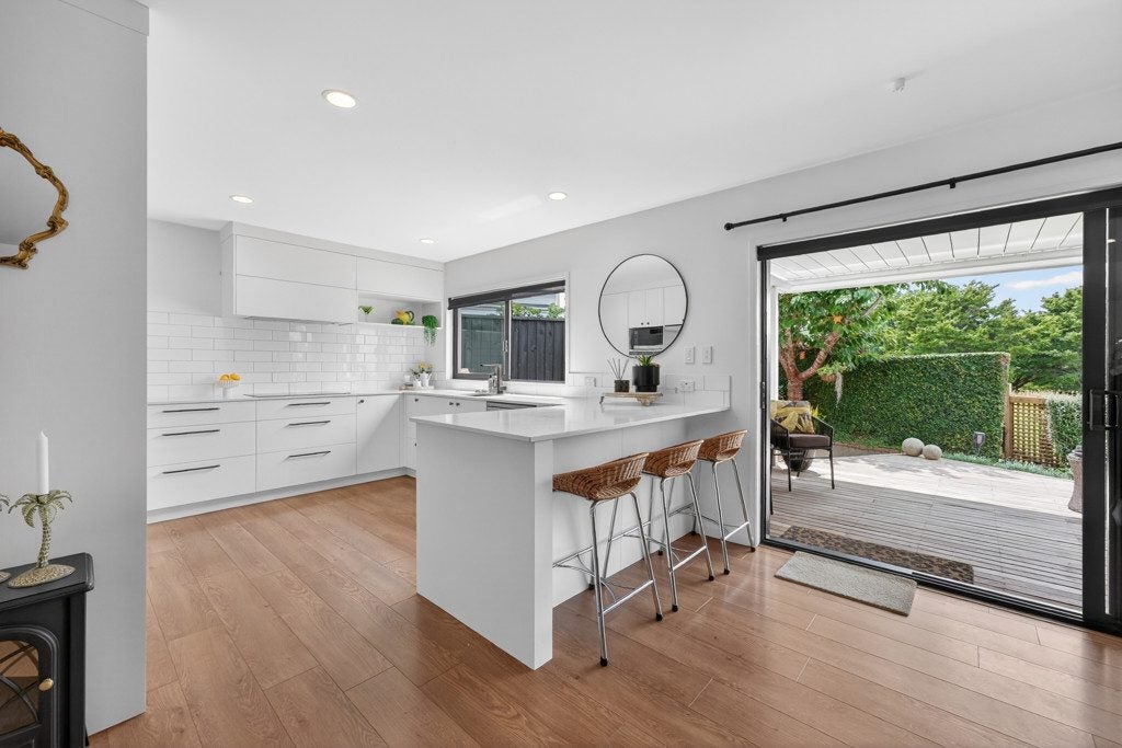 2/8 Calluna Crescent, Totara Heights, Auckland - Carousel 2