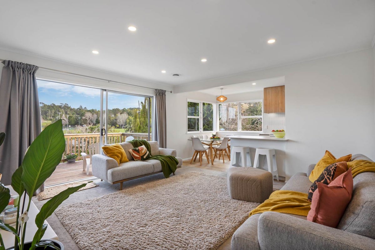 8 Ragley Street, Titirangi, Auckland - Carousel 2