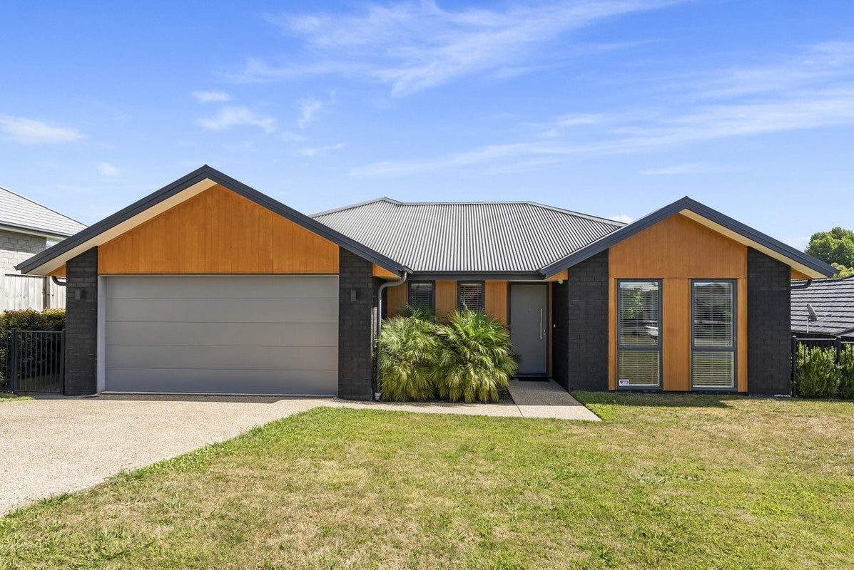 42 Puhirake Crescent, Pyes Pa, Tauranga - Carousel 2