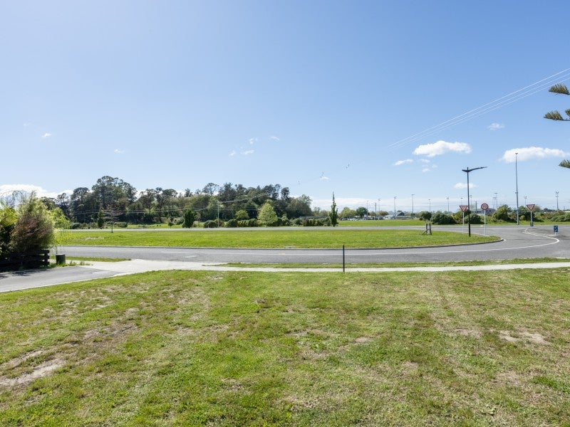 61 Oak Road, Poraiti, Napier - Carousel 2