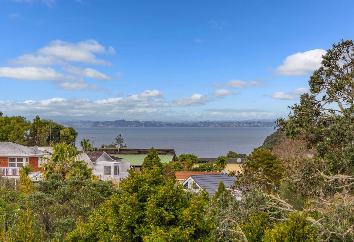 2/51 Seaton Road, Murrays Bay, Auckland - Carousel 2