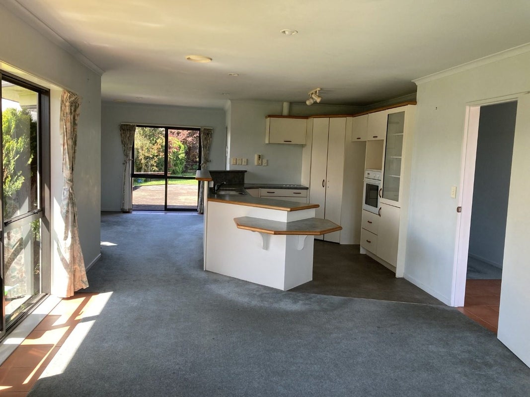 35 Waiwherowhero Drive, St Andrews, Hamilton - Carousel 2