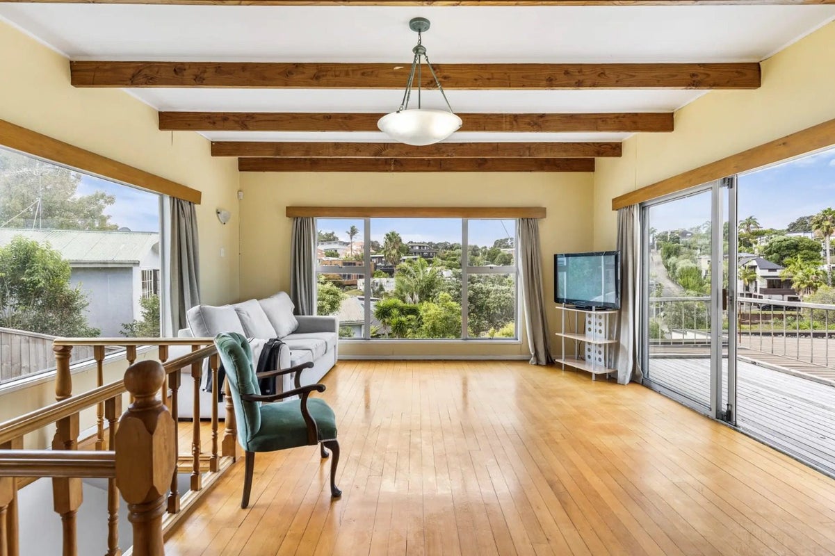 1/74 Beach Road, Castor Bay, Auckland - Carousel 1