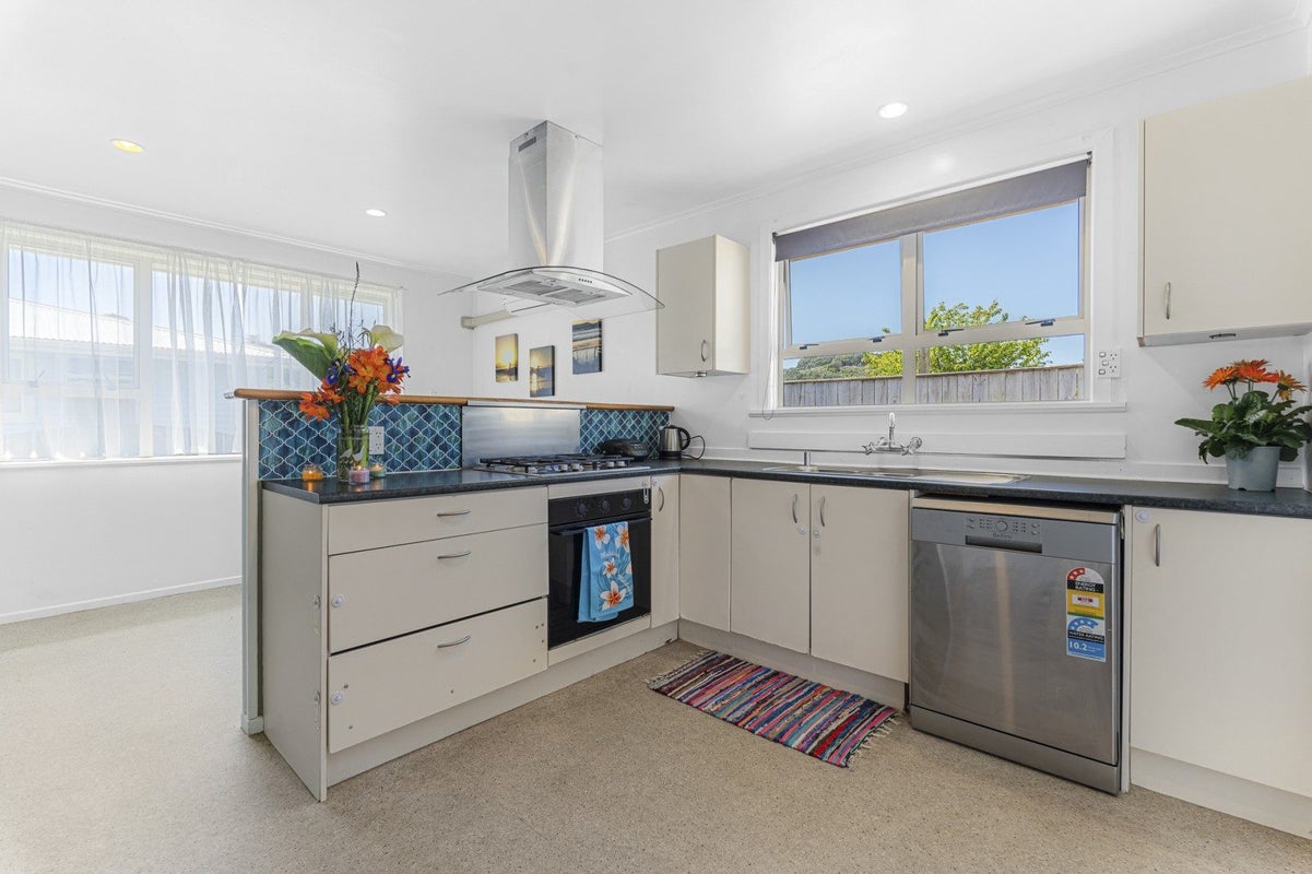 14 Tohora Place, Spotswood, New Plymouth - Carousel 2