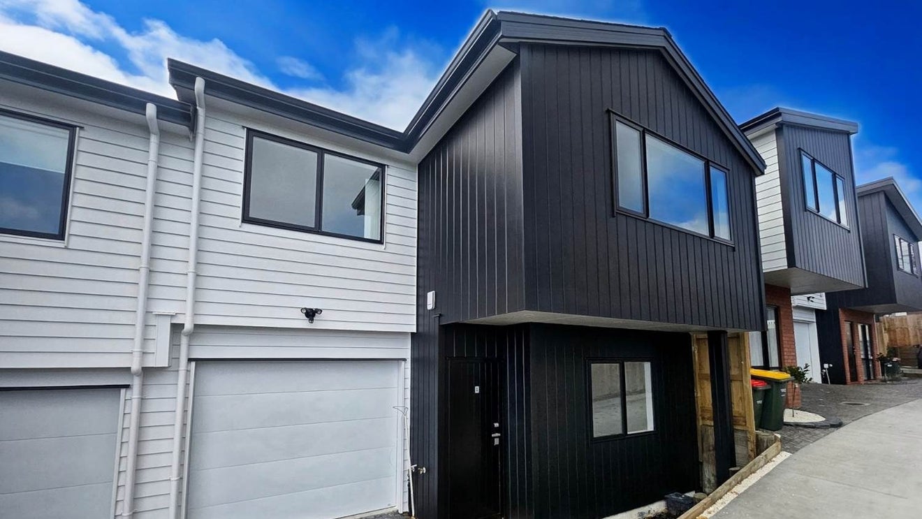 49A Vera Road, Te Atatu South, Auckland - Carousel 1