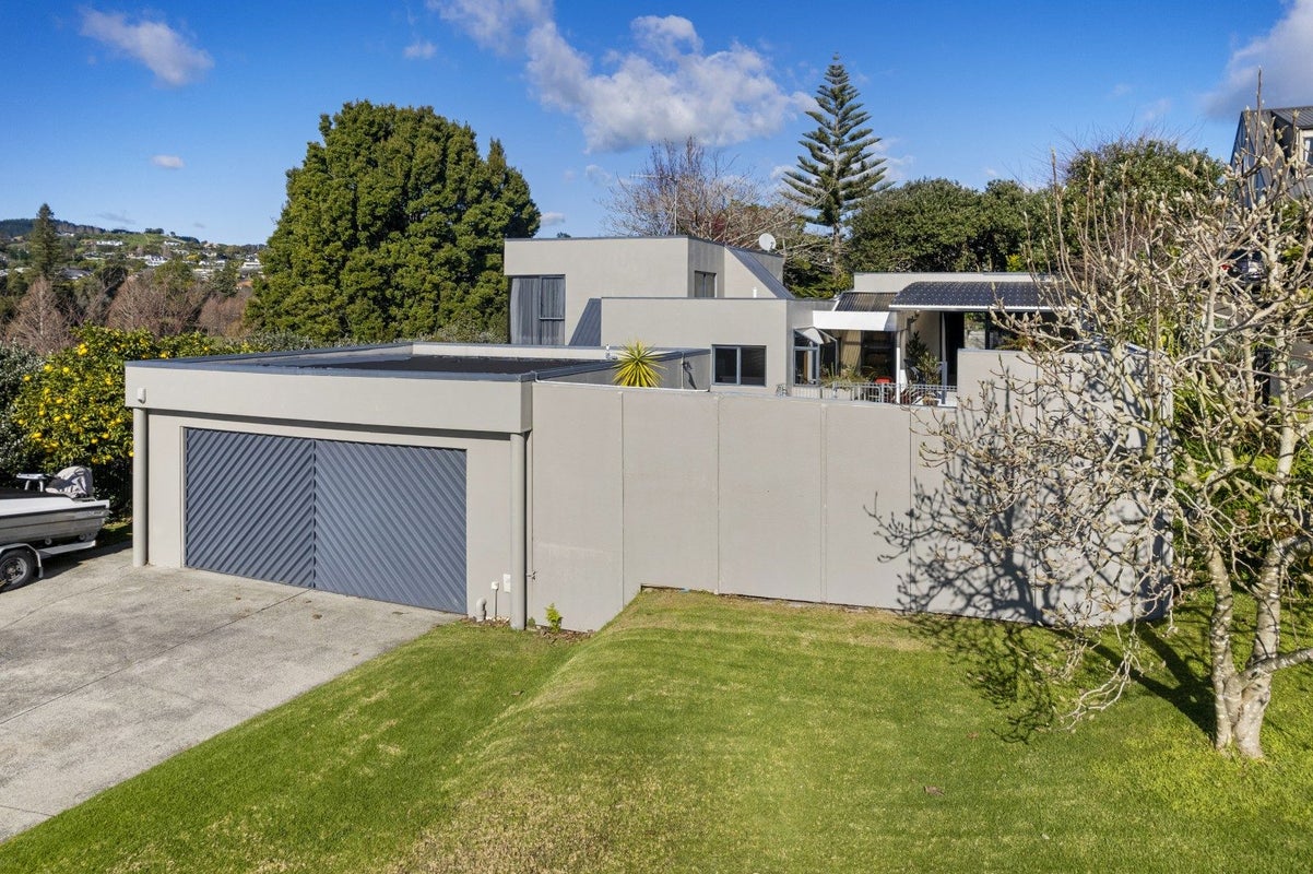 20 Esmeralda Street, Welcome Bay, Tauranga - Carousel 1