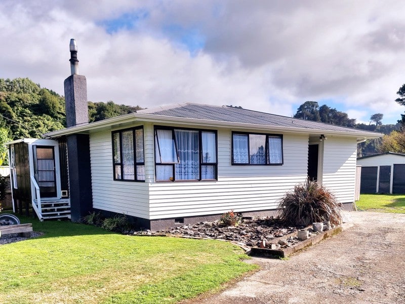 30 Bridge Street, Eketahuna - Carousel 1