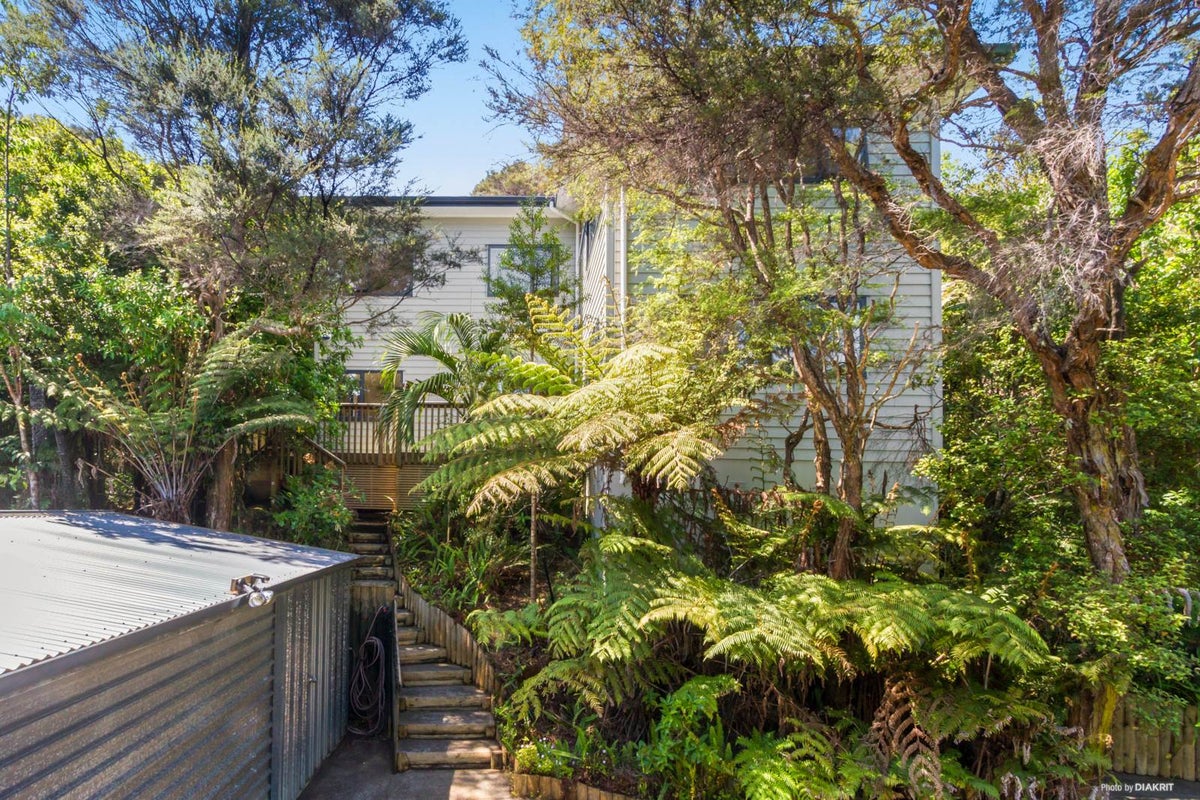 726 West Coast Road, Oratia, Auckland - Carousel 1