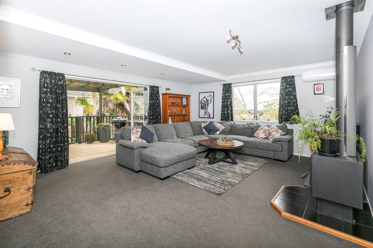 51 Pohutukawa Drive, Pukete, Hamilton - Carousel 1