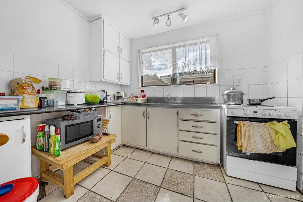 31 Catkin Crescent, Papatoetoe, Auckland - Carousel 2