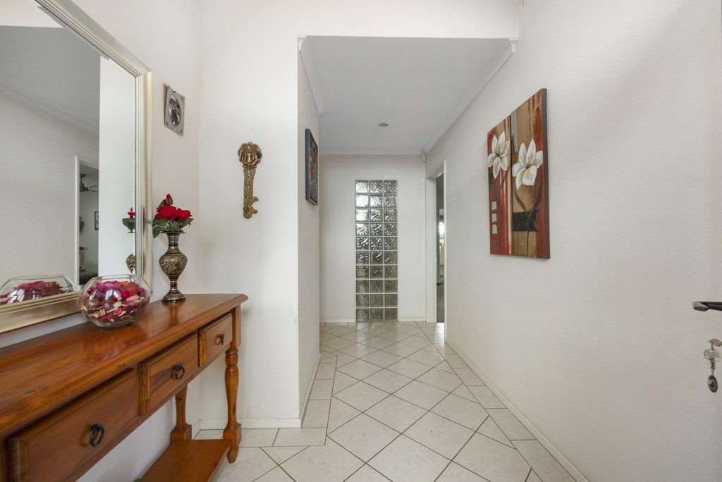 7 Len Garlick Place, Pahurehure, Papakura - Carousel 2