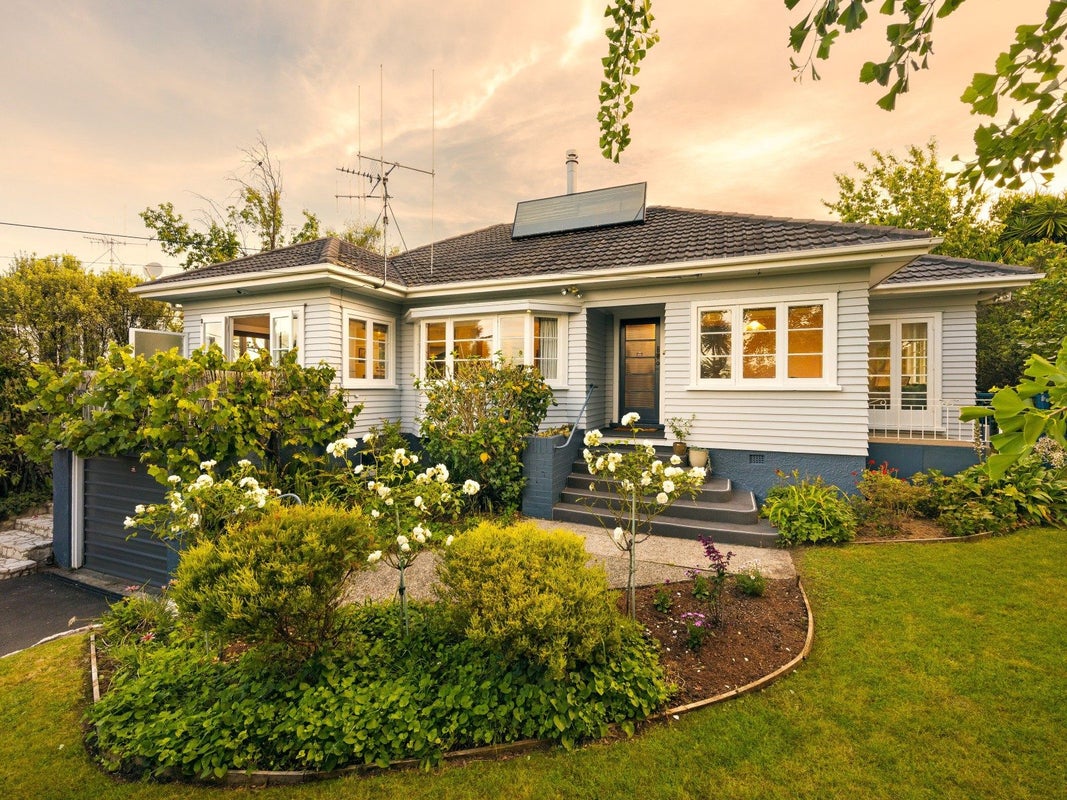 4 Kakanui Avenue, Hillcrest, Hamilton - Carousel 1
