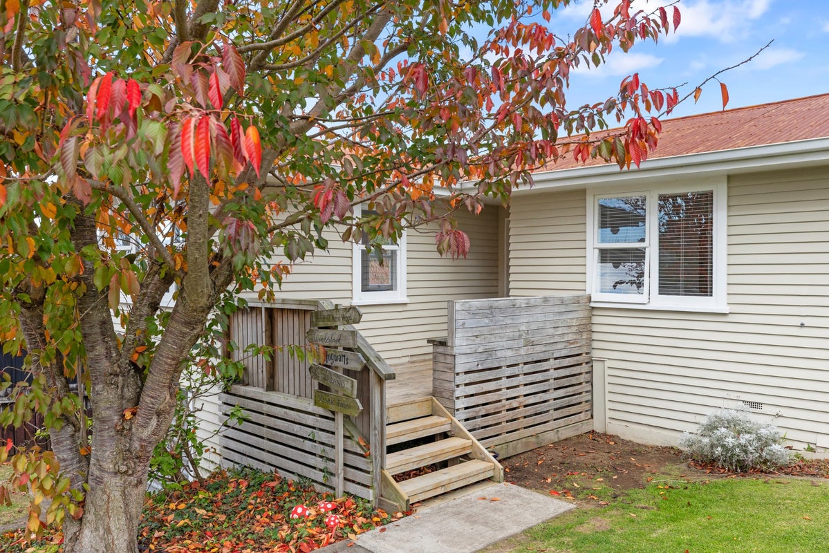 6 Wembury Grove, Parkvale, Tauranga - Carousel 1