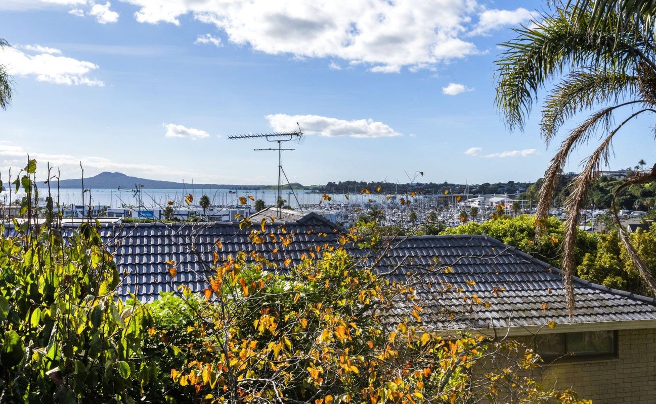 17 Pigeon Mountain Road, Half Moon Bay, Auckland - Carousel 2