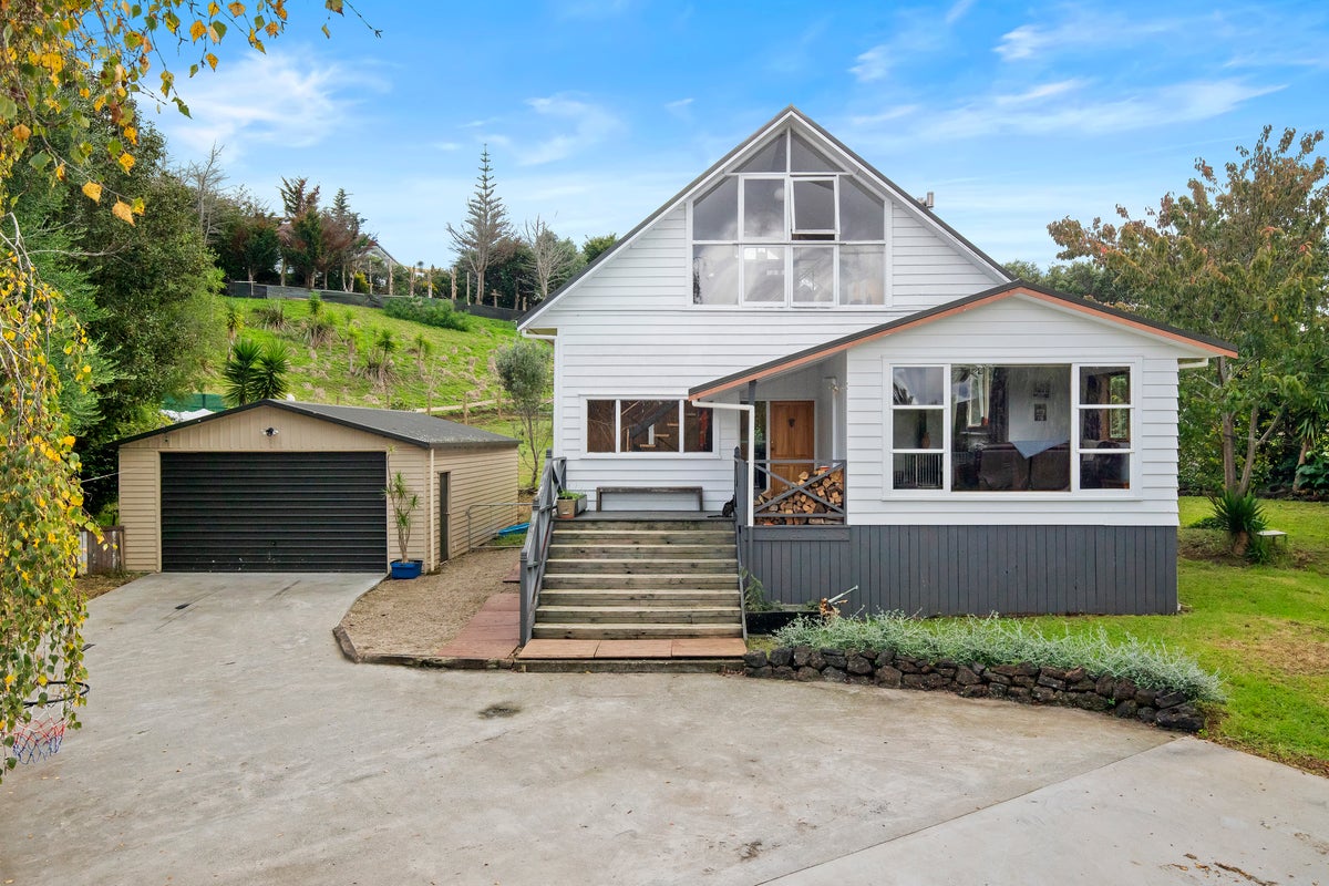 81 Colombo Road, Waiuku, Waiuku - Carousel 1
