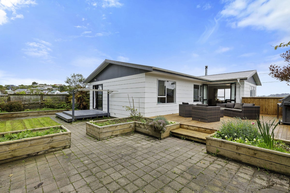 14 Kaitangata Crescent, Kelson, Lower Hutt - Carousel 1