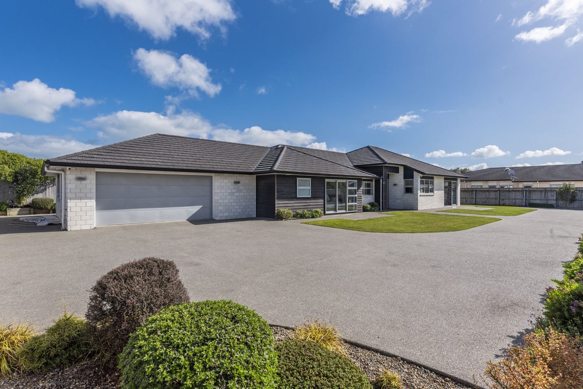 16 Petrel Close, Paraparaumu Beach, Paraparaumu - Carousel 1
