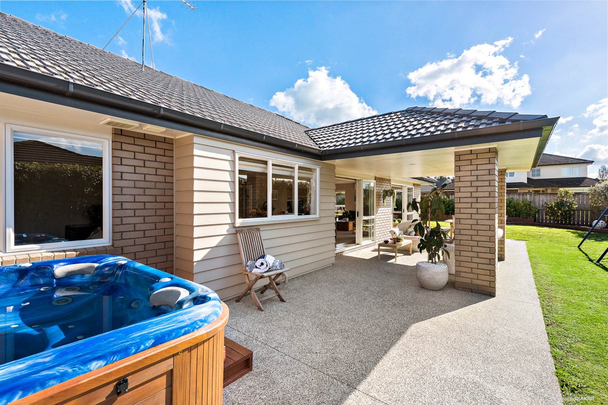 3 Pony Park Place, Beachlands, Auckland - Carousel 1