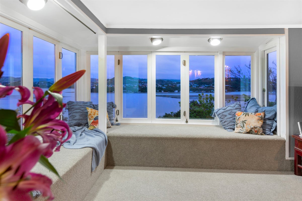 5/52 PENRYN DRIVE, Mana, Porirua - Carousel 1