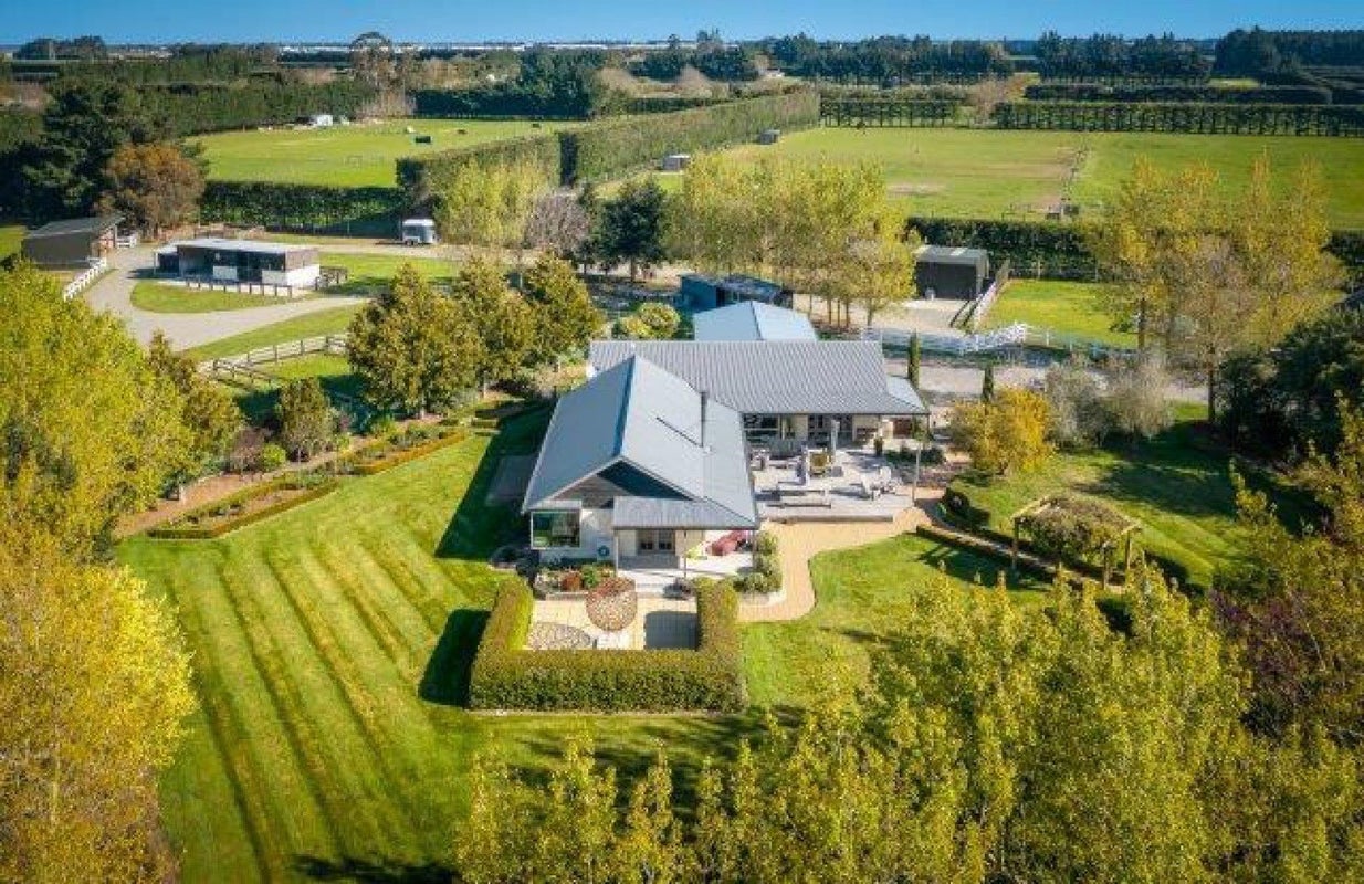 679 Newtons Road, Christchurch - Carousel 1
