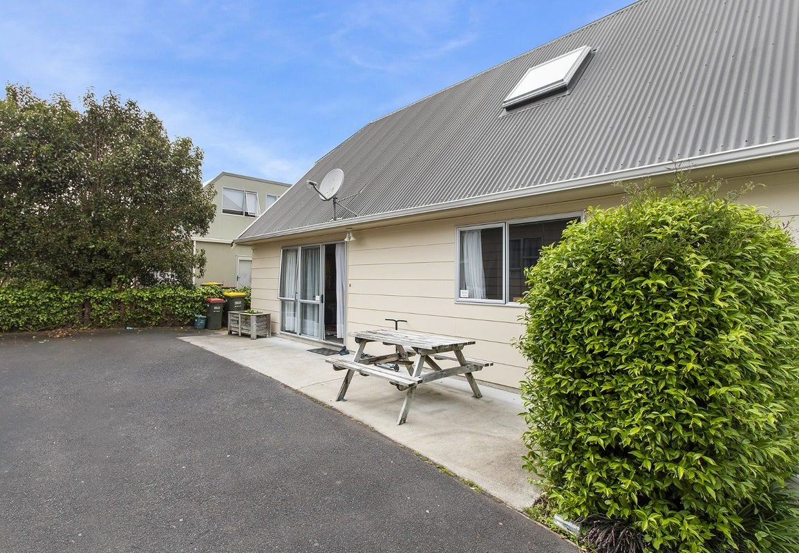 222D Old Farm Road, Hamilton East, Hamilton - Carousel 1