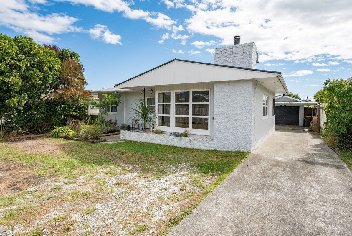 32 Tennyson Crescent, Stoke, Nelson - Carousel 1