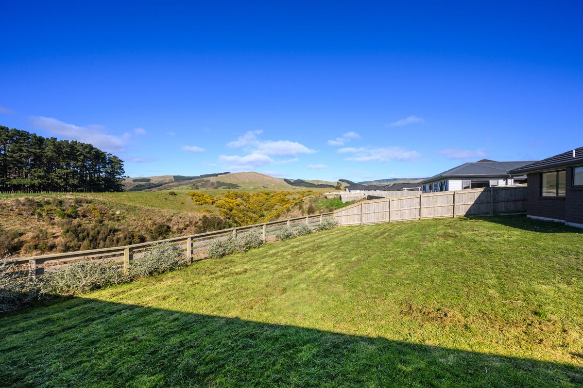 50 Atlantic Drive, Fitzherbert, Palmerston North - Carousel 12