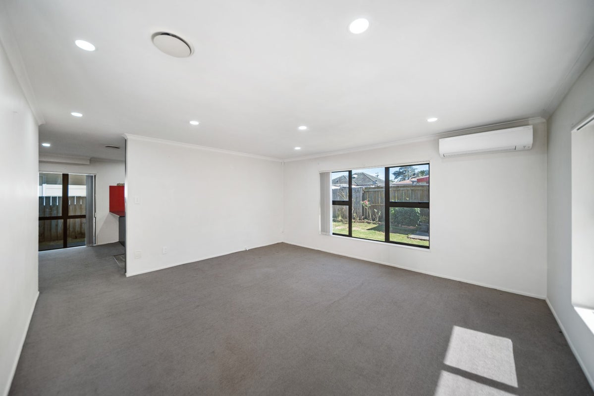 12A Freyberg Avenue, Papatoetoe, Auckland - Carousel 2