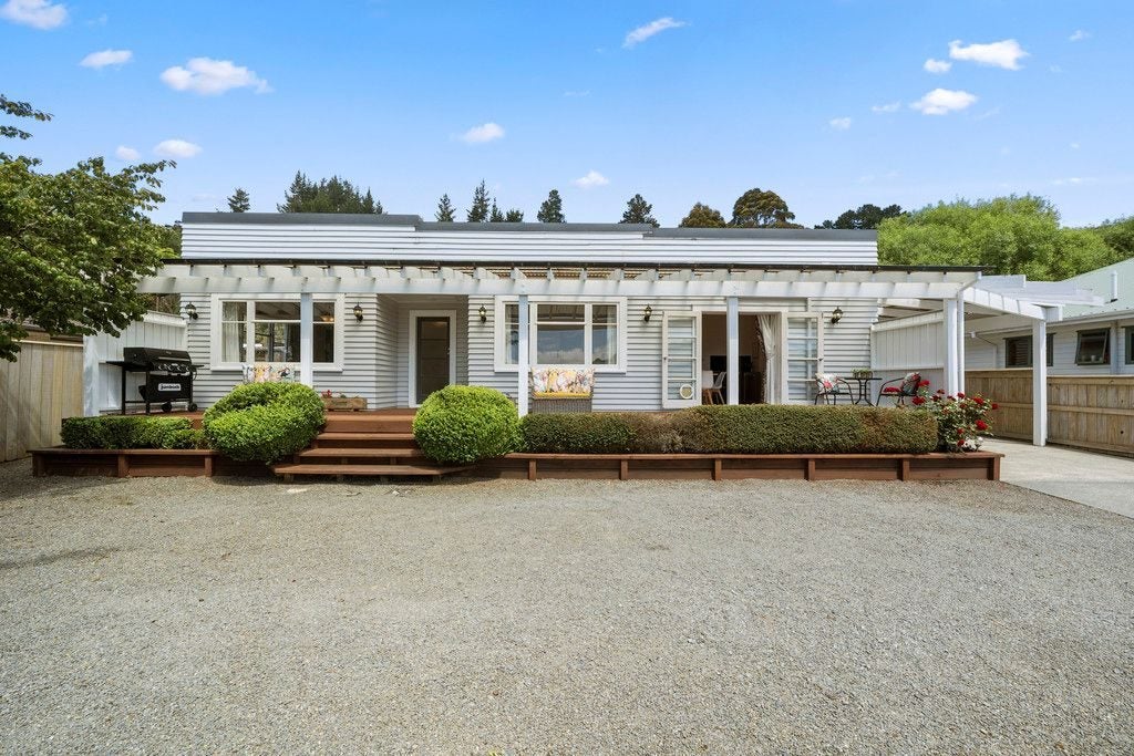 4 Hillside Drive, Maoribank, Upper Hutt - Carousel 1