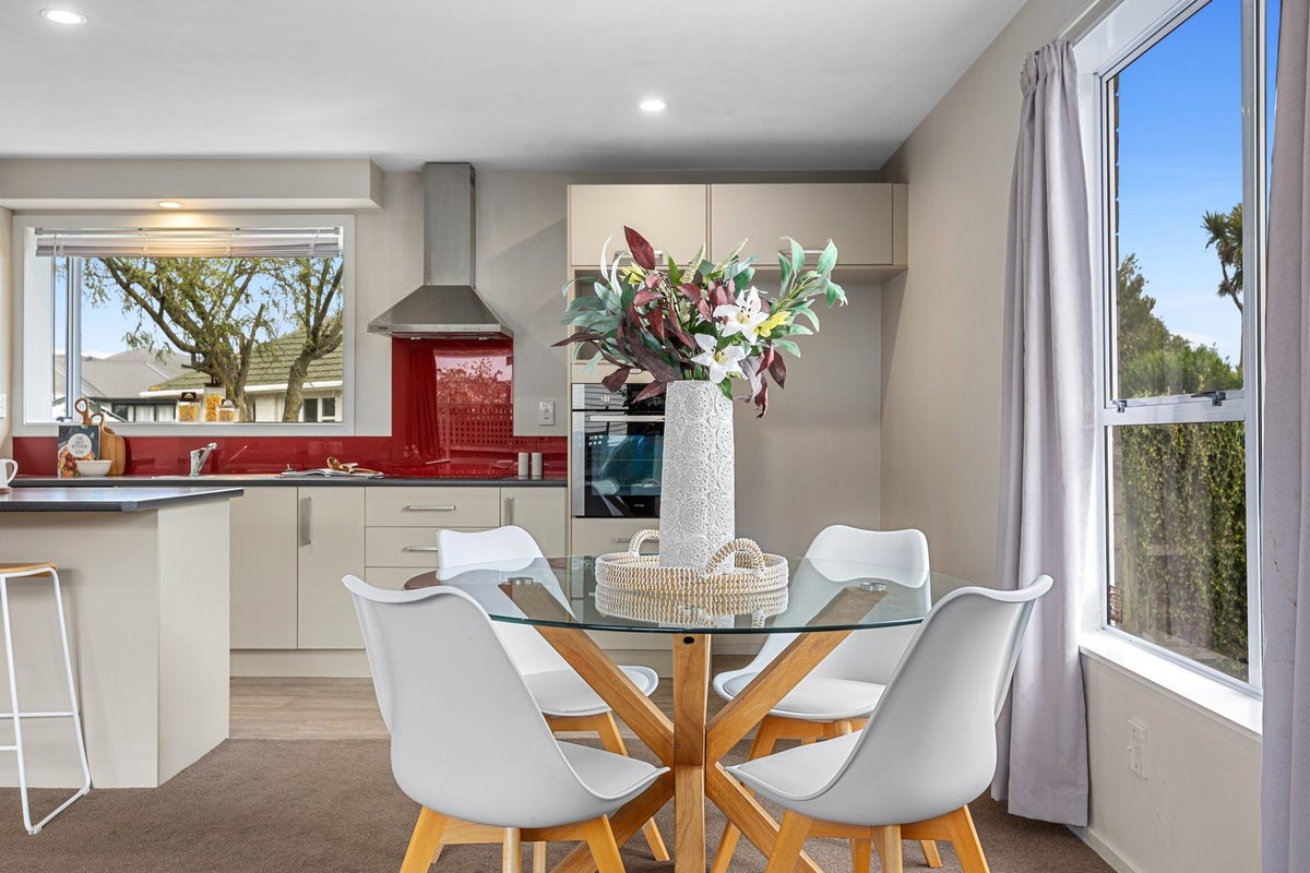 2/64 Mackworth Street, Woolston, Christchurch - Carousel 2