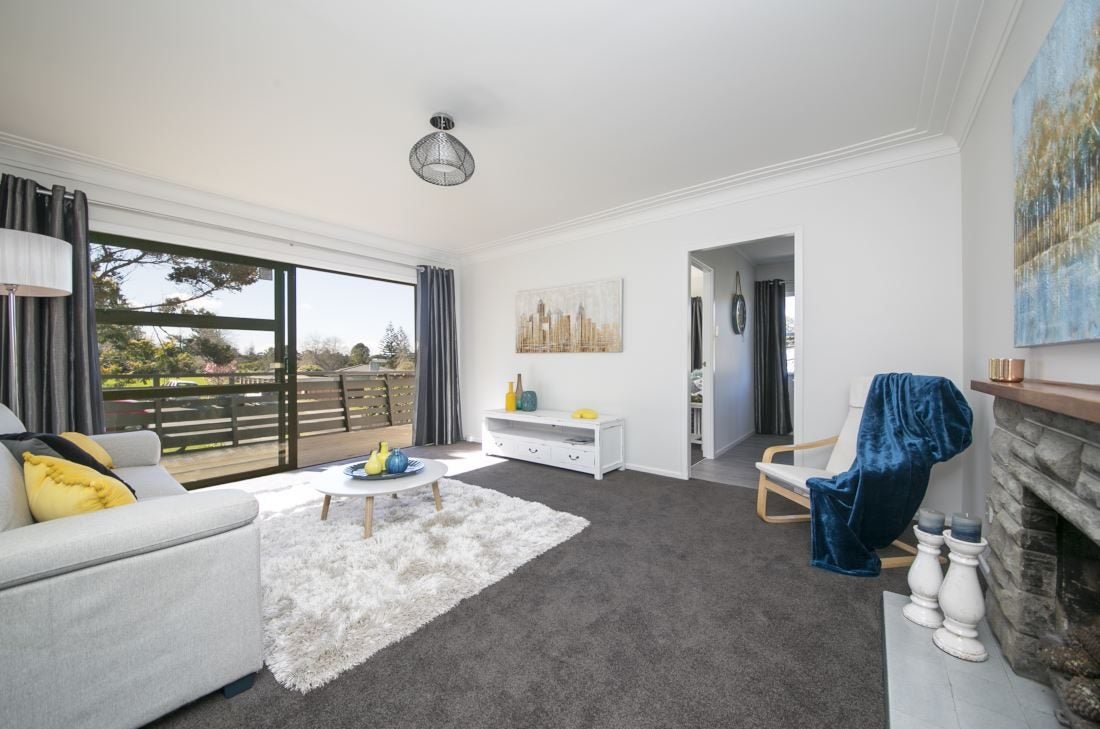 7 La Rosa Street, Green Bay, Auckland - Carousel 2