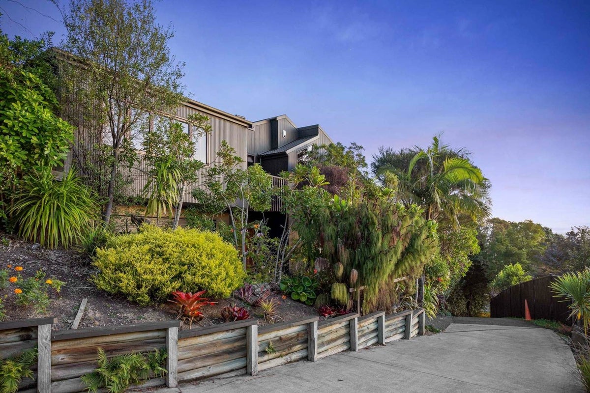 31 Brigantine Drive, Beach Haven, Auckland - Carousel 2