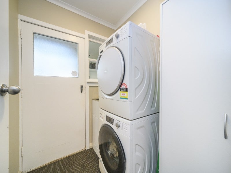 9 Stafford Place, Awapuni, Palmerston North - Carousel 21